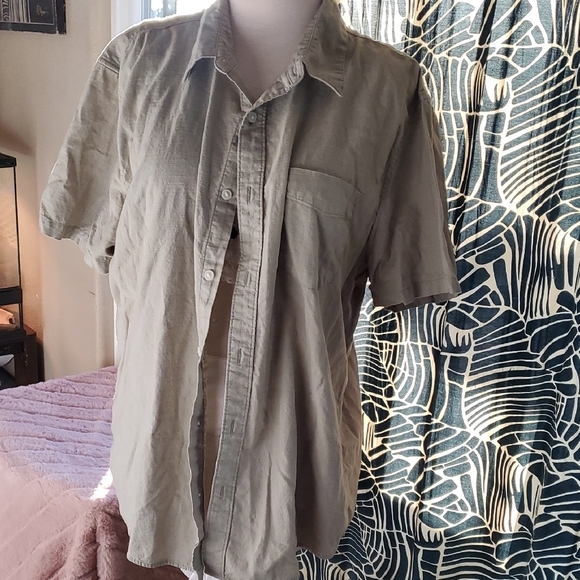 Casual Button-Up Shirt - Picture 1 of 9